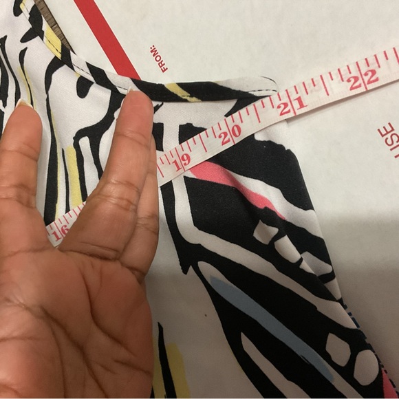 Peter Nygard Multicolor Geometric Collared Top Size L - Picture 7 of 7